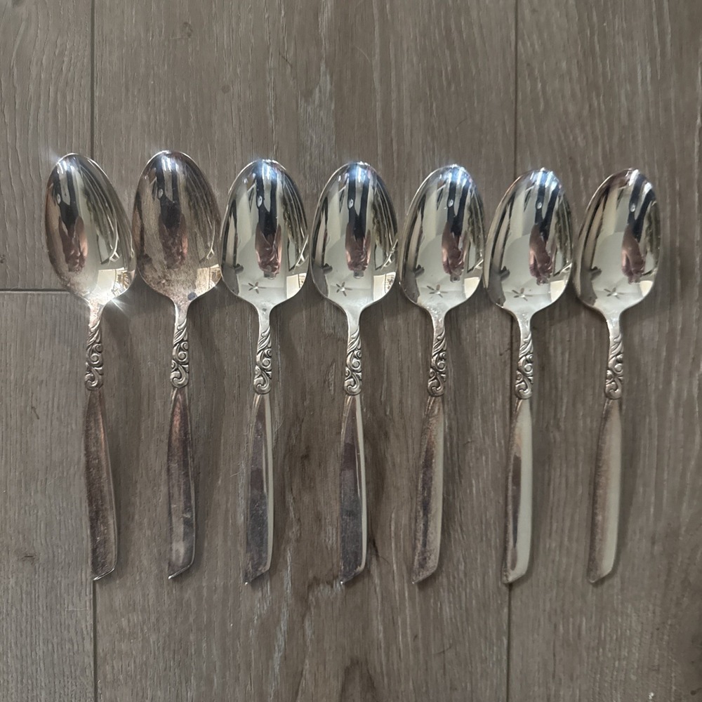 7 Vintage Oneida Community SOUTH SEAS Silverplate Place Oval Soup Spoons 7.5"